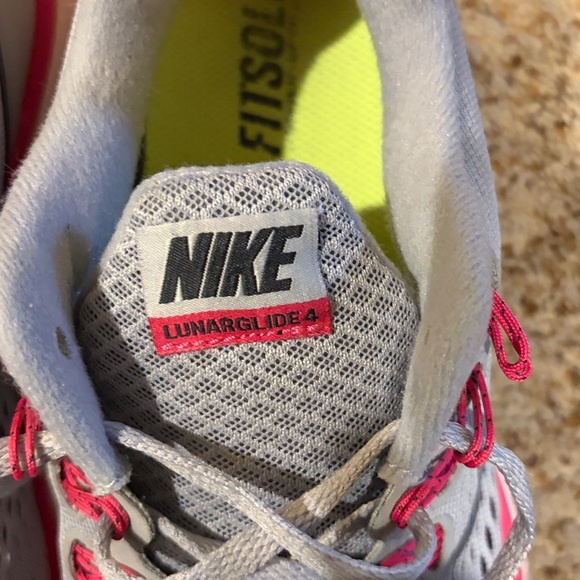 Nike women’s lunarglide4 size 8 athletic shoes in excellent condition - Picture 4 of 5